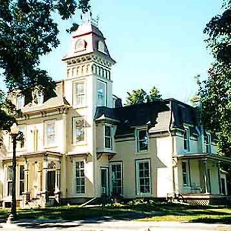 Absolute 1000 Islands Monthly Suites Gananoque Ngoại thất bức ảnh