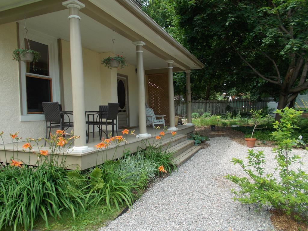 Absolute 1000 Islands Monthly Suites Gananoque Phòng bức ảnh