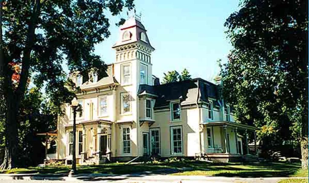 Absolute 1000 Islands Monthly Suites Gananoque Ngoại thất bức ảnh